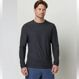 EUC Vuori Long Sleeve Strato Tech Tee Charcoal Heather Medium V178